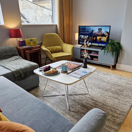 1-Bed Apartment, Close To Kensington Olympia With Free Wi-Fi & Netflix London Exteriör bild