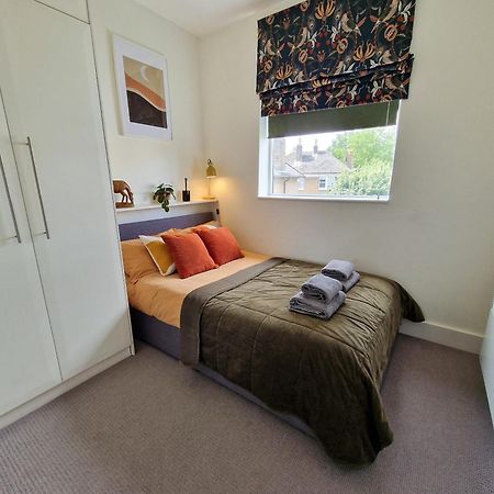 1-Bed Apartment, Close To Kensington Olympia With Free Wi-Fi & Netflix London Exteriör bild