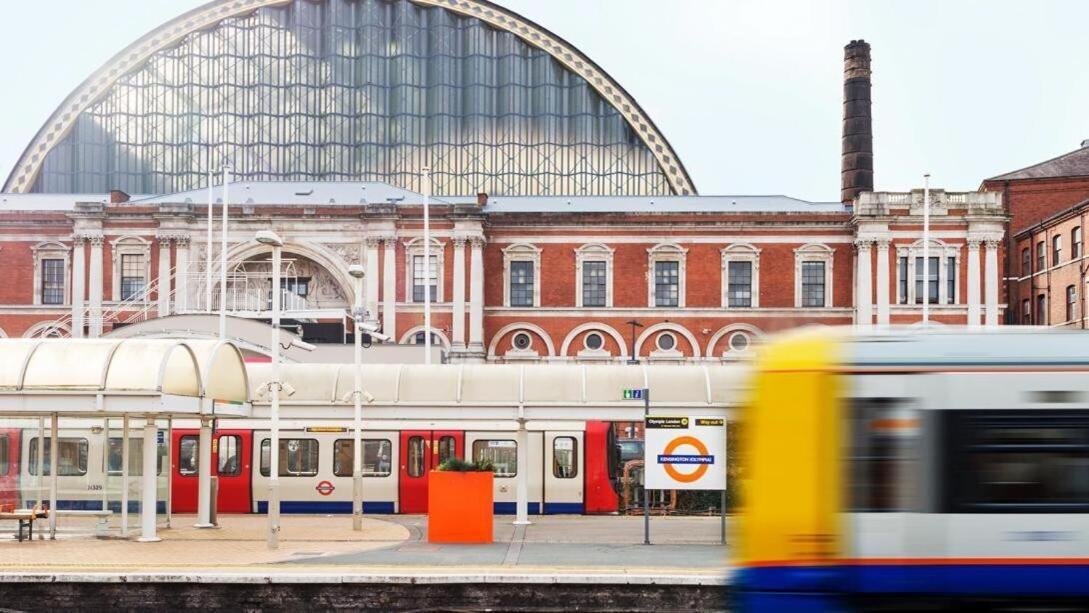1-Bed Apartment, Close To Kensington Olympia With Free Wi-Fi & Netflix London Exteriör bild