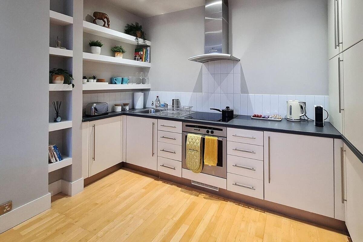 1-Bed Apartment, Close To Kensington Olympia With Free Wi-Fi & Netflix London Exteriör bild
