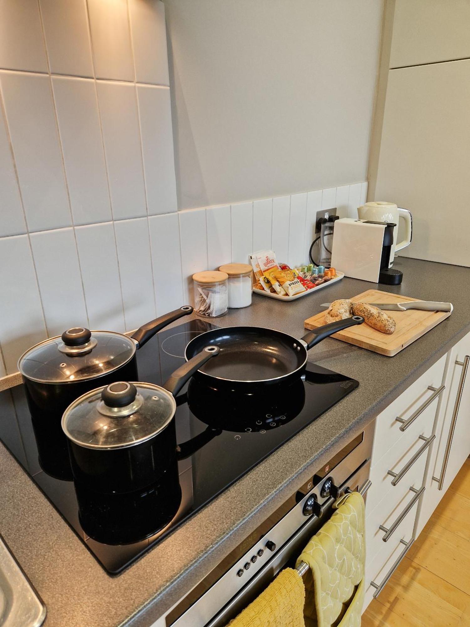 1-Bed Apartment, Close To Kensington Olympia With Free Wi-Fi & Netflix London Exteriör bild