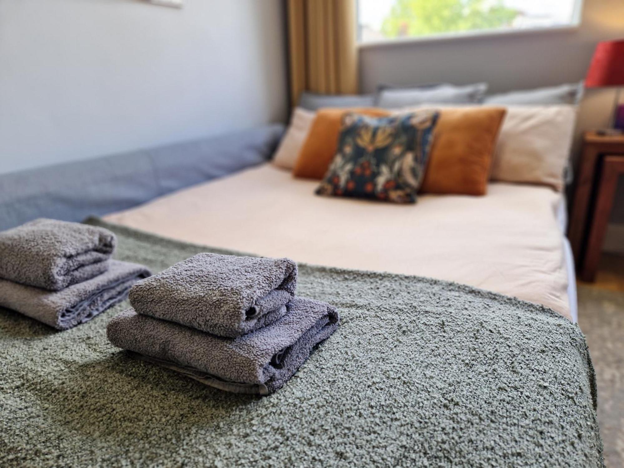 1-Bed Apartment, Close To Kensington Olympia With Free Wi-Fi & Netflix London Exteriör bild