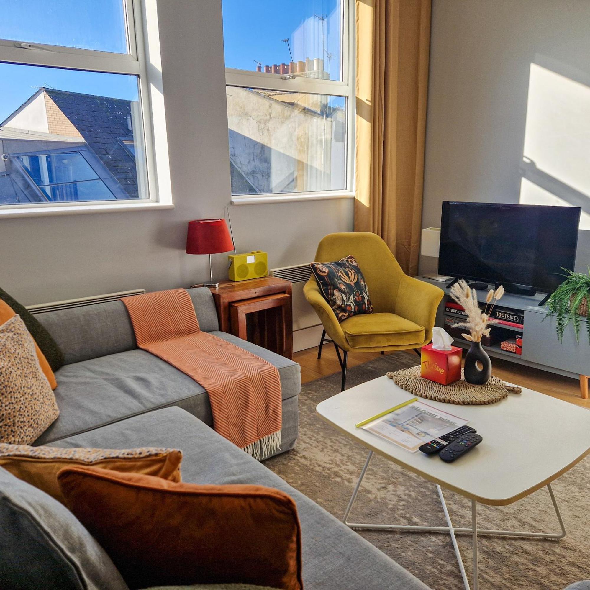 1-Bed Apartment, Close To Kensington Olympia With Free Wi-Fi & Netflix London Exteriör bild